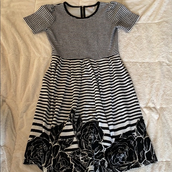 LuLaRoe Dresses & Skirts - Lularoe Amelia